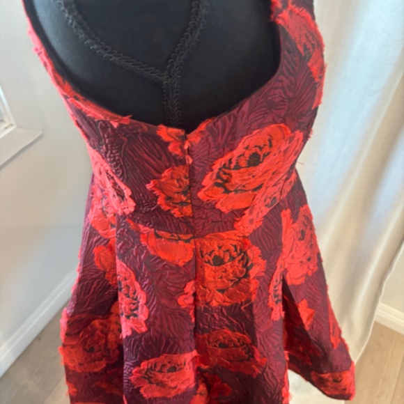 Chicwish - Picture 2 of 4